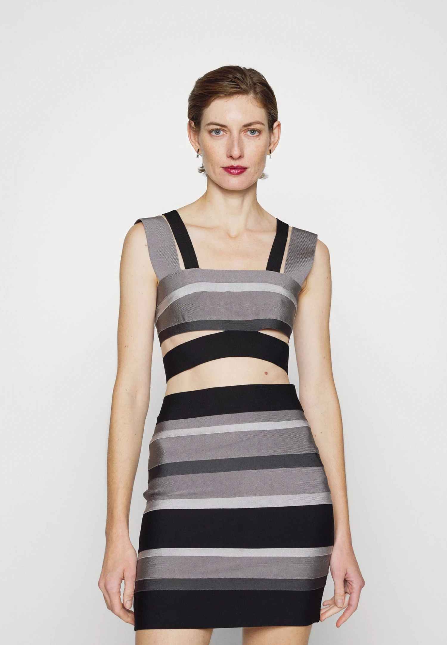 Herve Leger Law Roach Bandage Cutout Crop - Débardeur - Ash 5 Herve Leger Law Roach Bandage Cutout Crop - Débardeur - Ash – Image 3