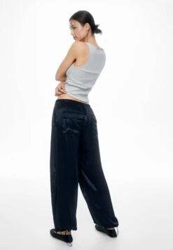 PULL & BEAR Satin Parachute - Pantalon Classique - Mottled Black -Magasin Général De Mode 01f9e05b2aca4c0aabb6b44b6bfa31fd
