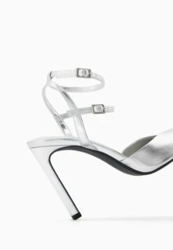BERSHKA Escarpins À Talons Hauts - Silver Coloured -Magasin Général De Mode 0283b616e1c84d18b04111bcf96a59a2