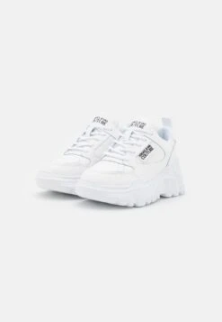 Versace Jeans Couture Baskets Basses - White 11 Versace Jeans Couture Baskets Basses - White -Magasin Général De Mode 02a8d8354a9f46b9b7abd94e2128fc71
