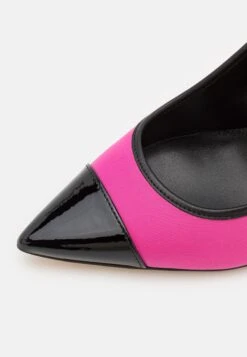 MICHAEL Michael Kors Kourtney Kitten Sling - Escarpins - Cerise -Magasin Général De Mode 02f13c14540c4c85a281f8a03518c194