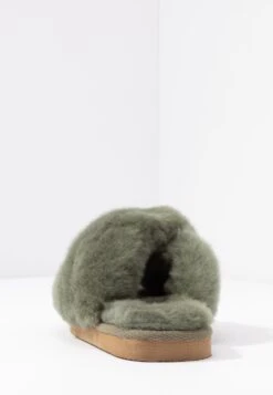 Shepherd Lovisa - Chaussons - Olive -Magasin Général De Mode 03e459986a9545bc85667ff418dd14e9