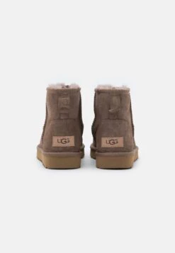 Ugg Classic Mini - Bottines - Caribou -Magasin Général De Mode 057e19e4387449bdb4cf9b9d66cb6544