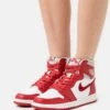 W Air Jordan 1 Retro Hi Og - Baskets Montantes - Light Iron Ore/Varsity Red/Sail -Magasin Général De Mode 06893739f3e248d48737c9b330814c4c