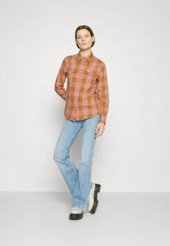 Lee Breese - Jean Flare - Elevated Energy 14 Lee Breese - Jean Flare - Elevated Energy -Magasin Général De Mode 072f61f2c36e4442b7b1dea31c658237