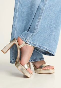 Stradivarius Mit Absatz Und Plateau - Chaussures De Mariée - Gold