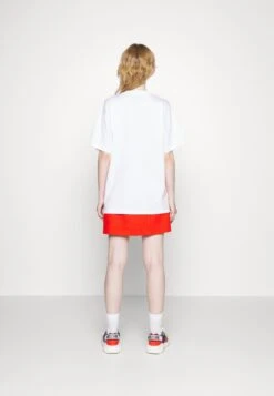 MOSCHINO T-Shirt Imprimé - White 13 MOSCHINO T-Shirt Imprimé - White -Magasin Général De Mode 0ae27f93aa364dad913e1f6147ee4b92