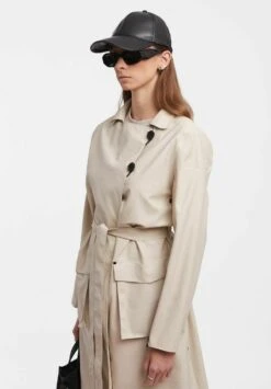 Stutterheim Kista Lightweight - Trench - Oyster -Magasin Général De Mode 0dea8bd7d26f47449ad22364cfaf9e1d