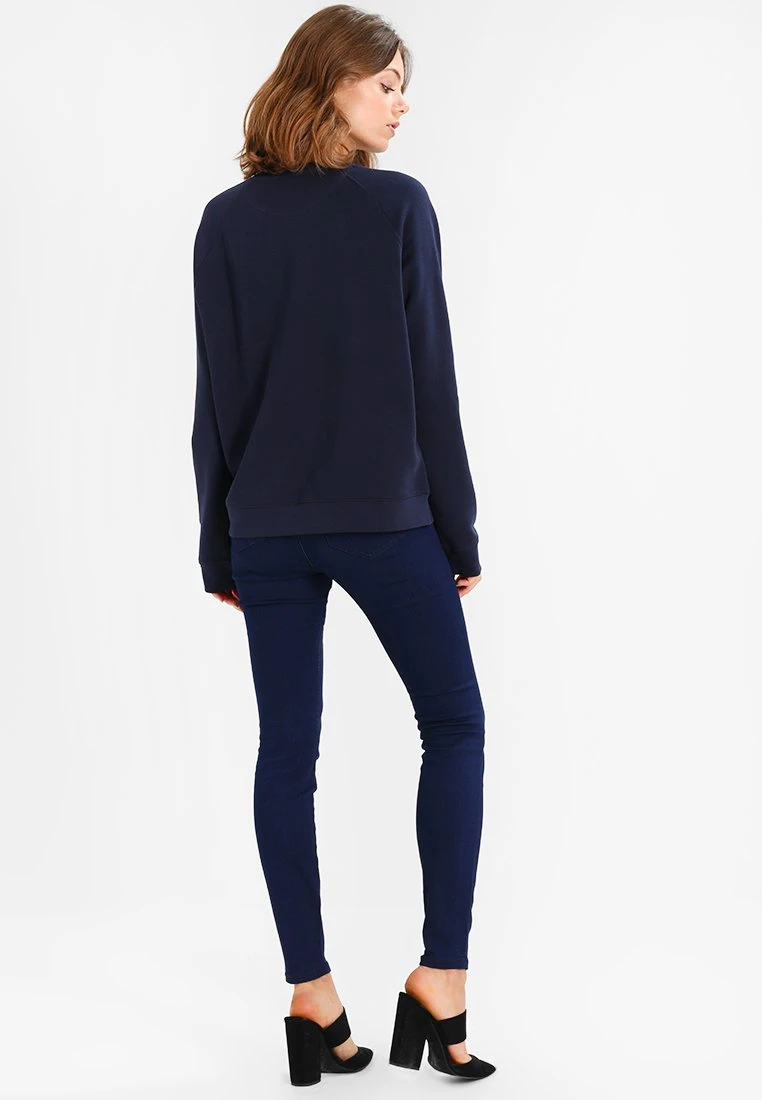 Gant Shield Logo C Neck - Sweatshirt - Evening Blue 5 Gant Shield Logo C Neck - Sweatshirt - Evening Blue – Image 3