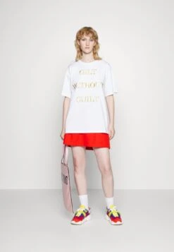 MOSCHINO T-Shirt Imprimé - White 14 MOSCHINO T-Shirt Imprimé - White -Magasin Général De Mode 107506f6878c4f95920b37ee7d3b472b