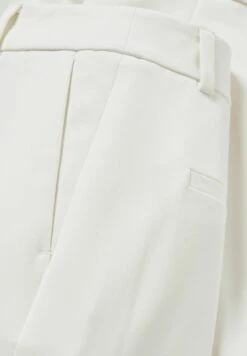 Pantalon Classique - Cremewhite 15 Pantalon Classique - Cremewhite -Magasin Général De Mode 10bdca6b3e1c46f6804aef3809ce708f