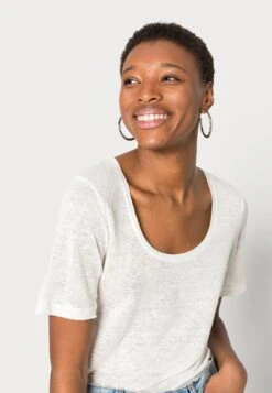 Selected Femme Slflinda U Neck Tee - T-Shirt Basique - Snow White 11 Selected Femme Slflinda U Neck Tee - T-Shirt Basique - Snow White -Magasin Général De Mode 144269aef26d4fa583497657d784db54