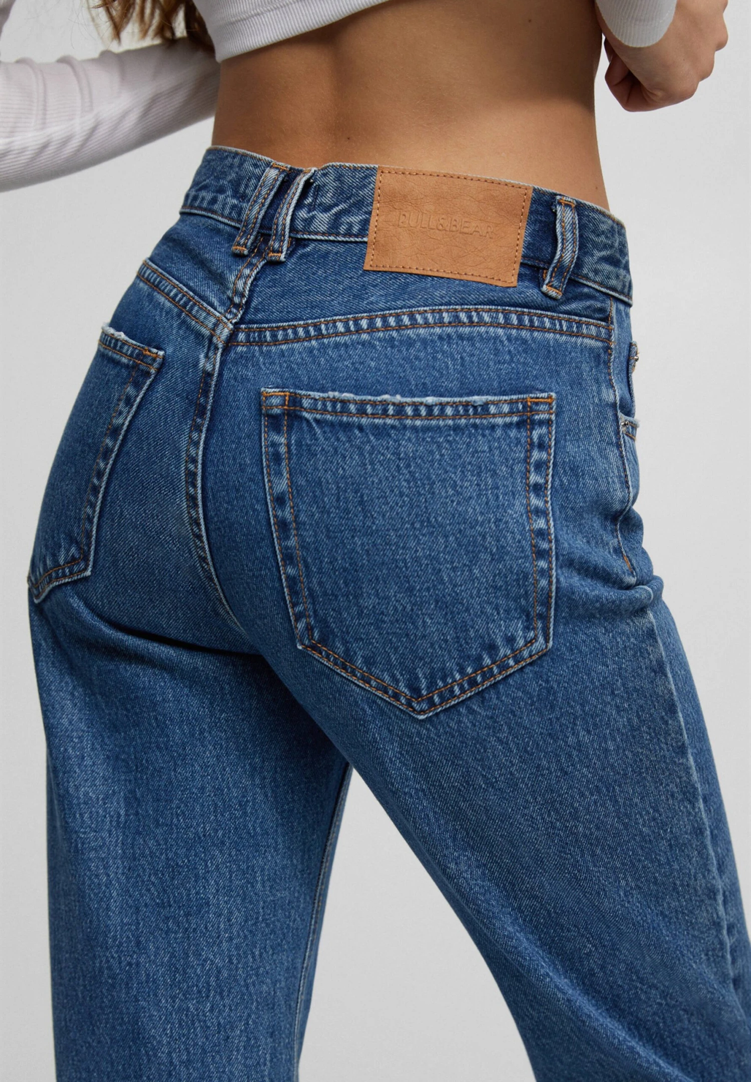 PULL & BEAR Mom Fit - Jeans Fuselé - Dark-Blue Denim 6 PULL & BEAR Mom Fit - Jeans Fuselé - Dark-Blue Denim – Image 4