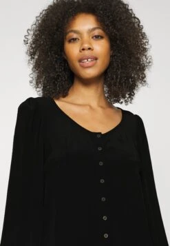 Vila Vifini V Neck - Blouse - Black -Magasin Général De Mode 180ac0df2ce44d09b3e791189c116738