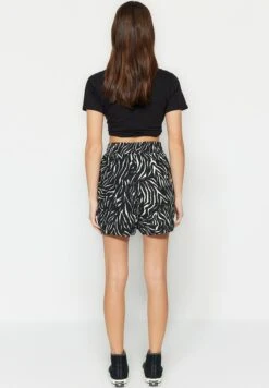 Trendyol Gewoontjes - Short - Black -Magasin Général De Mode 19e549d3cdf94d1d93d506f44d05f210