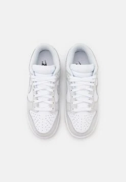 Nike Sportswear Dunk - Baskets Basses - White/Photon Dust White 11 Nike Sportswear Dunk - Baskets Basses - White/Photon Dust White -Magasin Général De Mode 1dc08193d0884b78927b935b79e0973a