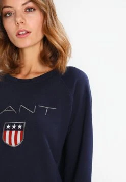 Gant Shield Logo C Neck - Sweatshirt - Evening Blue 10 Gant Shield Logo C Neck - Sweatshirt - Evening Blue -Magasin Général De Mode 22844ecf33bb485f968f93a8b6c2a5d4