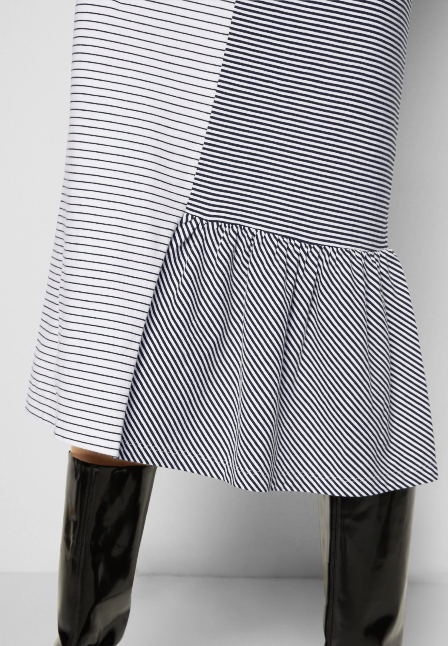 Dress - Robe De Jour - Mottled Black 9 Dress - Robe De Jour - Mottled Black – Image 7