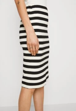 Kaffe Isabella Skirt - Jupe Crayon - Antique White/Black -Magasin Général De Mode 2544fb84568e42a99afb879b2e9f2bc9