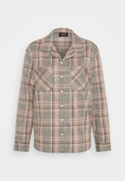 THE KOOPLES Chemise Poches Poitrine Manches Longuesen - Chemisier - Pink -Magasin Général De Mode 28c47ba0c35f4ce99613acf8de27cd9b