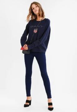 Gant Shield Logo C Neck - Sweatshirt - Evening Blue 8 Gant Shield Logo C Neck - Sweatshirt - Evening Blue -Magasin Général De Mode 28e740a77cd541c48a3cc5bc0d39f8b2