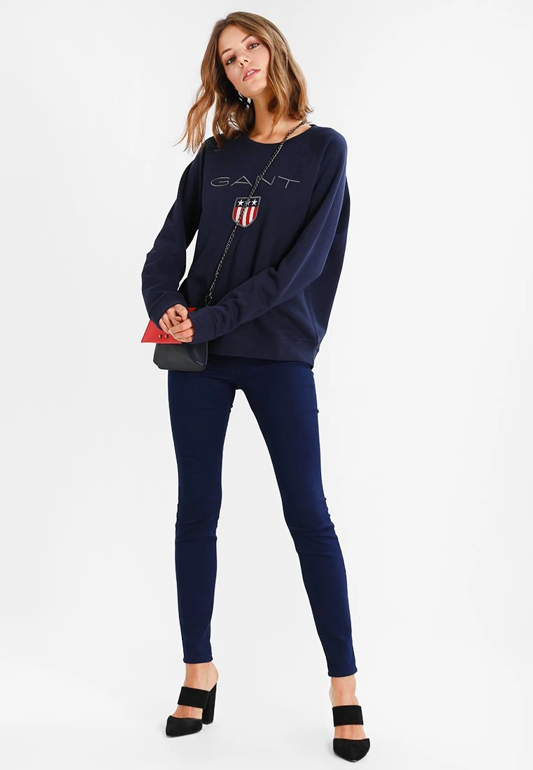 Gant Shield Logo C Neck - Sweatshirt - Evening Blue 4 Gant Shield Logo C Neck - Sweatshirt - Evening Blue – Image 2
