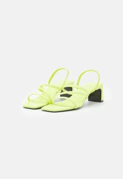 Monki Sandales - Green -Magasin Général De Mode 2a6114d48f284d77a1b0d33828a76cca