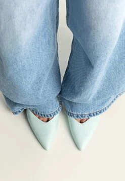 Stradivarius With Ankle Straps - Chaussures De Mariée - Light Green