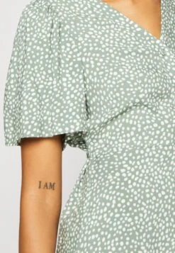 Vero Moda Vmalba Ss Short Wvn Noos - Robe Chemise - Laurel Wreath -Magasin Général De Mode 3264d33062314c40b18bf1968cfba1b6