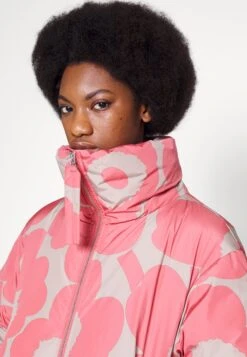 Marimekko Judea Unikko Coat - Doudoune - Beige/Pink -Magasin Général De Mode 352d6e713ed645809f89e23029588f41