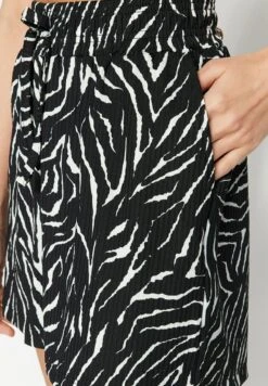 Trendyol Gewoontjes - Short - Black -Magasin Général De Mode 3988a1b20aea4f1482c347947364a1d4