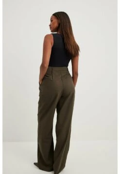 NA-KD Mit Hoher Taille Und Bundfalten - Pantalon Classique - Brown -Magasin Général De Mode 3afe6eaa1d69473182d269ea246ff9dd