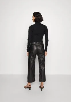 Chiara Ferragni Tape Logo 2-In-1 - Pullover - Black -Magasin Général De Mode 3c163988bc2a421b93b3fe3c725b9ce7