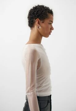 032c Carbon Copy Twin Set - Gilet - White -Magasin Général De Mode 3c304449fb754bafa6dc172d5e25896b