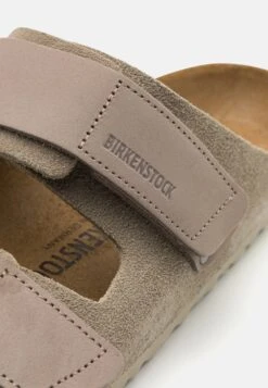 Birkenstock Uji Unisex - Chaussons - Taupe 13 Birkenstock Uji Unisex - Chaussons - Taupe -Magasin Général De Mode 3e809d6ffa09423089e1cdecd7c37b47