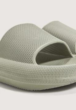 Oysho Sandales De Bain - Khaki -Magasin Général De Mode 3ec9c94d36344c9a85b8db711b57879d