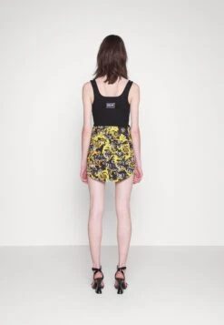 Versace Jeans Couture Bull Gallone Logo - Jupe En Jean - Black/Gold -Magasin Général De Mode 407f2c68f0bc4809bae6c46340f04253