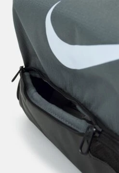 Nike Performance Brasilia Duffel M - Sac De Sport - Iron Grey/Black/White -Magasin Général De Mode 42d1703036904bc7a8adf4a10cd23484