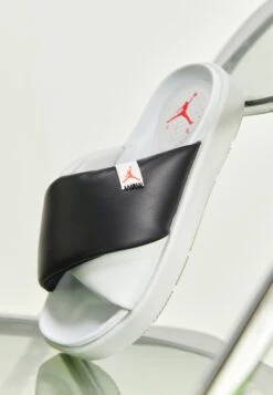 Jordan Sophia Slide - Mules - Off White/Infrared/Black -Magasin Général De Mode 44f820e121884c0daab4e6b07b6d8c34