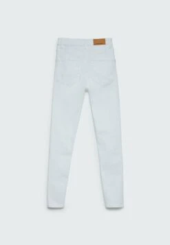 Stradivarius Regular Waist - Jeans Skinny - White -Magasin Général De Mode 454c33a3df214759b02bd86d5e24559b