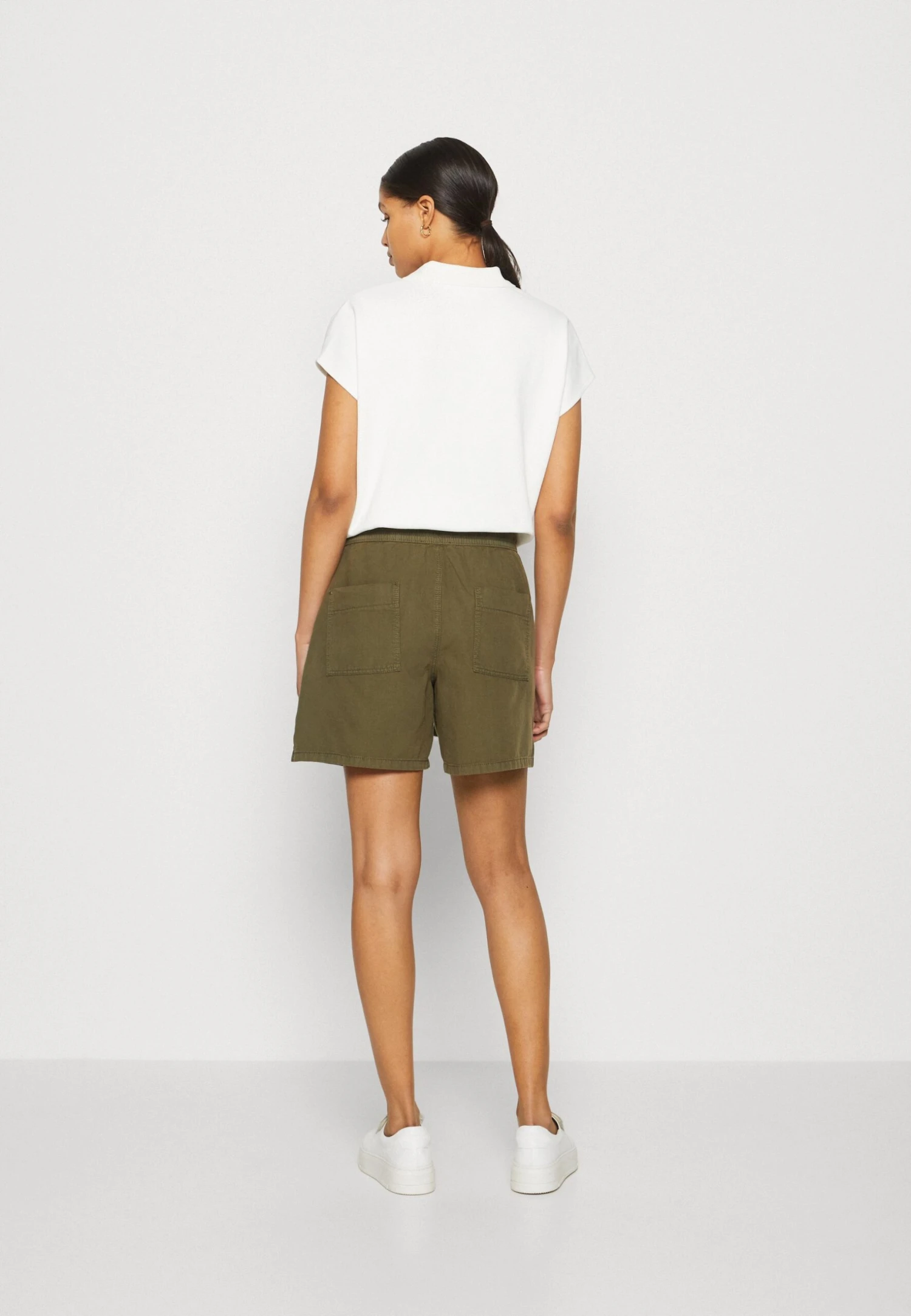 ESPRIT Short - Khaki Green 5 ESPRIT Short - Khaki Green – Image 3
