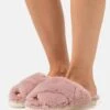 Croisette Cozy - Chaussons - Poudre -Magasin Général De Mode 4854adc6bc0f40e48cc790bfe927693d