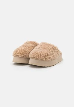 Ugg Maxi Curly Platform - Chaussons - Sand -Magasin Général De Mode 492bb093b4e44c93abd8e7f593d544b2