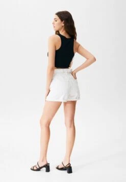 PULL & BEAR High Waist Paperbag - Short En Jean - White 11 PULL & BEAR High Waist Paperbag - Short En Jean - White -Magasin Général De Mode 4bc01fcaf8f54330abcf1555342ae298