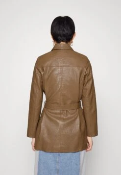 Natalie Croco Embossed Belted Jacket - Manteau Court - Taupe Shinny -Magasin Général De Mode 4bd78423c4d94ebd92570eb1cd0ba61c