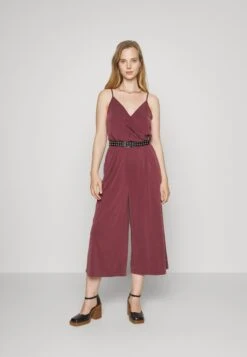 Monki Combinaison - Red Dark 8 Monki Combinaison - Red Dark -Magasin Général De Mode 4c481396d79c41ef9e87872bd1bdad43