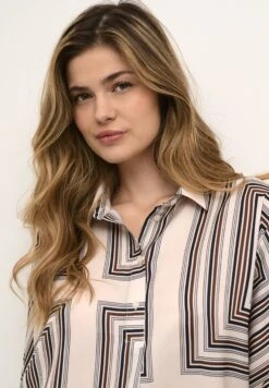 Kaffe Bpkaline - Blouse - Sand W Big Square Print 11 Kaffe Bpkaline - Blouse - Sand W Big Square Print -Magasin Général De Mode 52f53153a1f545e89c5b2970686fdae5