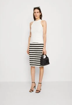 Kaffe Isabella Skirt - Jupe Crayon - Antique White/Black -Magasin Général De Mode 559384ff25824560aa163c7a2cbc0b6e