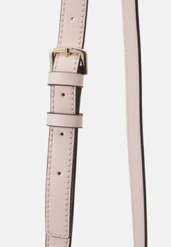 Guess Sicilia Frame - Pochette - Shell -Magasin Général De Mode 56362c724b5040fa9f6f490b358231ea