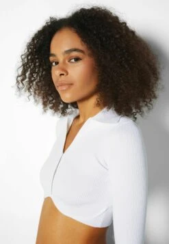 BERSHKA Cropped Buttoned - Gilet - Off White -Magasin Général De Mode 57d0175105544810bc0bb5c0b88591eb